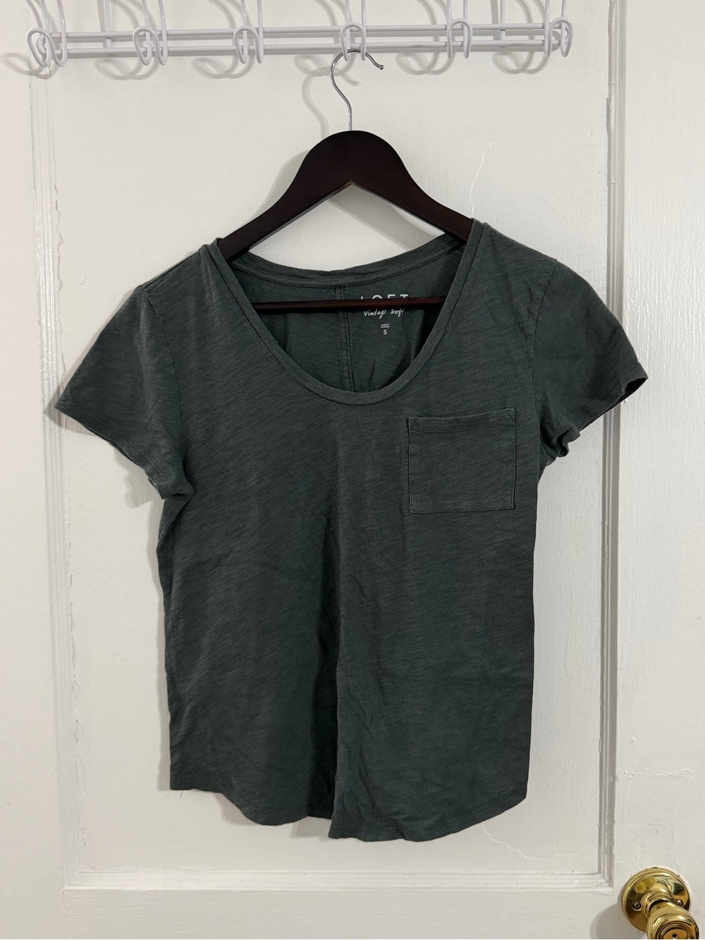 LOFT Scoop Neck Short Sleeve Pocket Tee in Dark Green